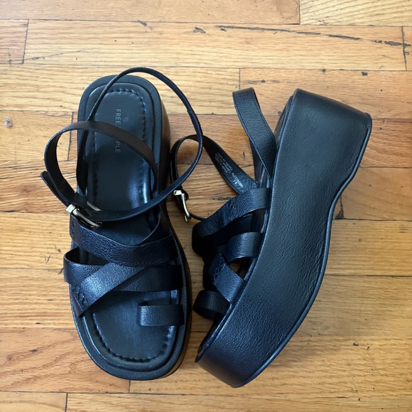Free People Black Platform Sandals Size 8.5 - Picture 1 of 5